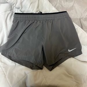 Nike Women’s elevate 3” running short